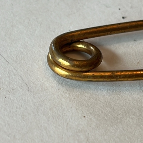 UNUSUAL VINTAGE LAUNDRY  HORSE BLANKET  DUFFLE BAG  UTILITY PIN - 4" LONG - Picture 4 of 8